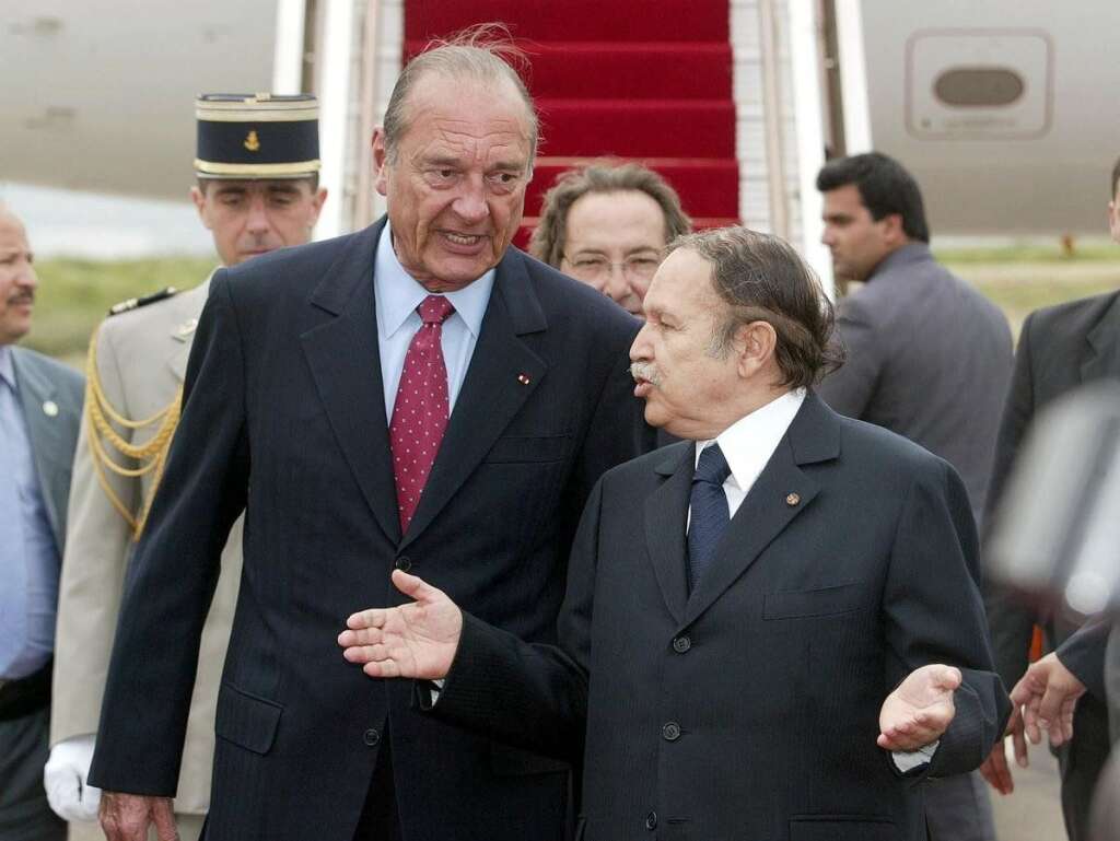 Un an plus tard, Jacques Chirac de retour à Alger - 15 avril 2004: Une semaine après la réélection d'Abdelaziz Bouteflika, Jacques Chirac se rend à Alger, où il se prononce pour un traité d'amitié entre les deux pays.