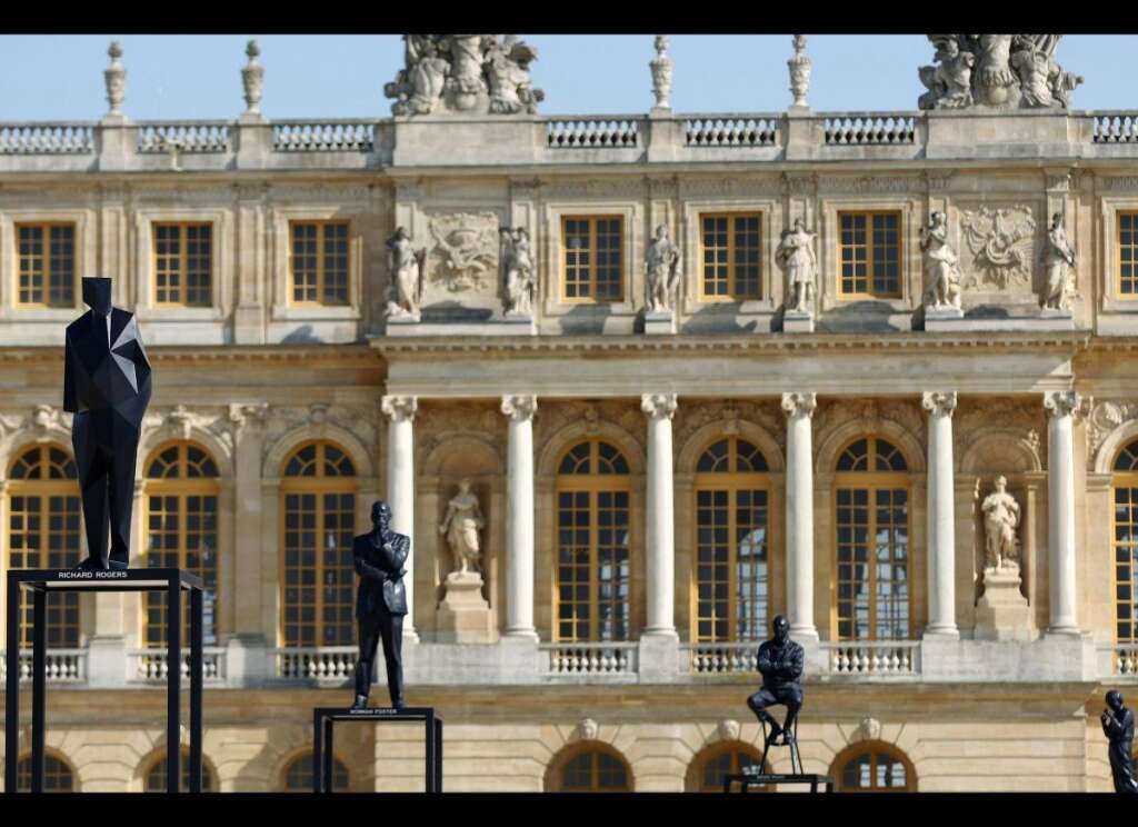 Les architectes - Les statues de Richard Rogers, Norman Foster et Renzo Piano sont exposés dans les jardins de Versailles.