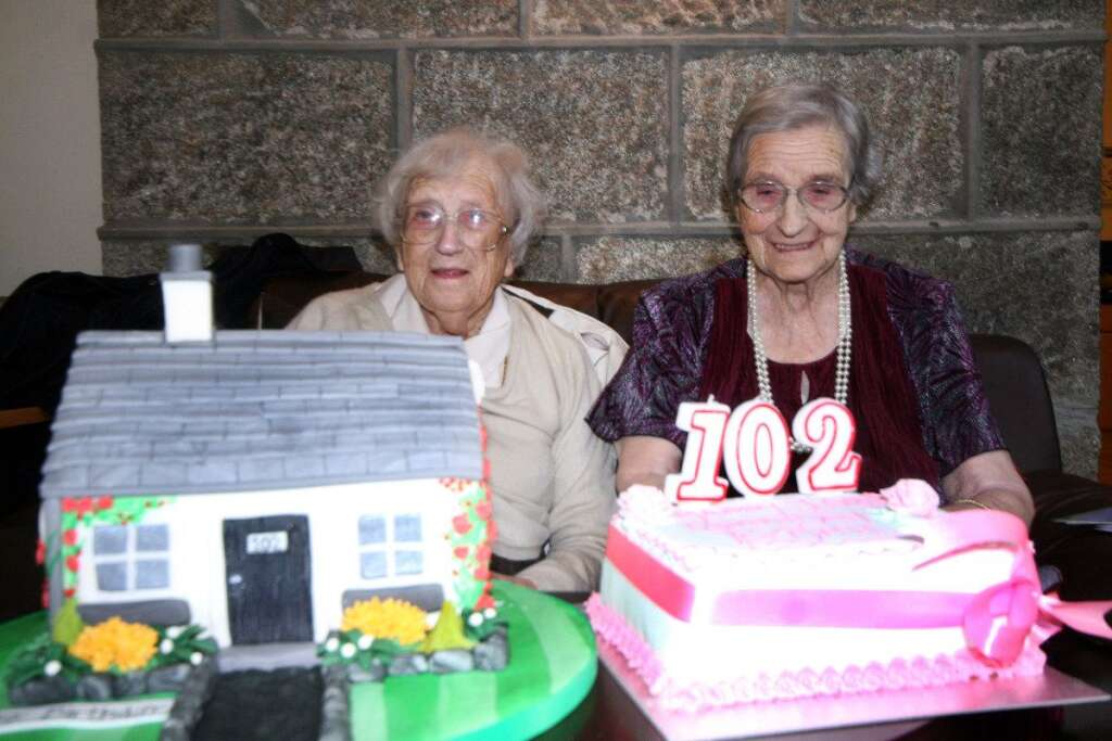 World's Oldest Twins - Edith Ritchie and Evelyn "Evie" Middleton (née Rennie), born on November 15, 1909, are the world's Oldest Living Twins. The pair from Aberdeenshire, Scotland, celebrated their 102nd birthday in November 2011.