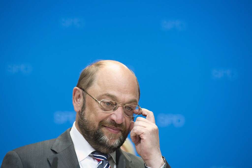 Martin Schulz réélu président du Parlement européen - Les eurodéputés ont réélu le social-démocrate allemand à la présidence du Parlement, malgré la victoire du PPE aux européennes. Une conséquence d'un accord scellé entre la droite et la gauche. La présidence devrait revenir au PPE d'ici deux ans.