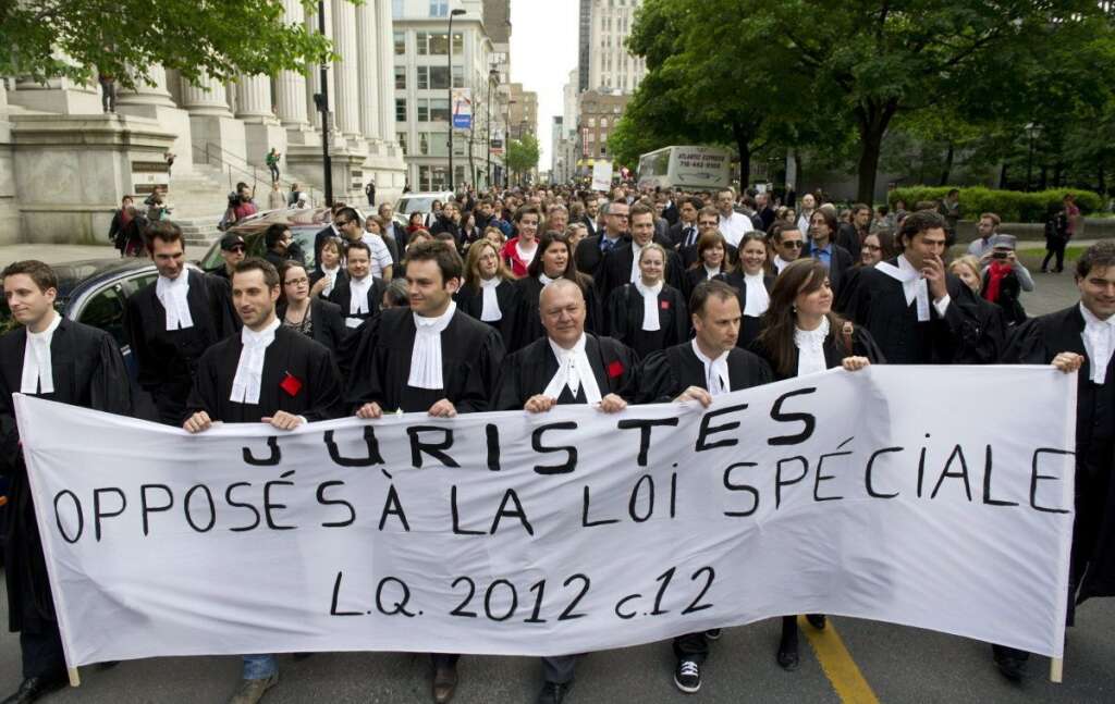 Les juristes opposés à la loi 78 manifestent à Montréal - Photo Paul Chiasson, La Presse Canadienne
