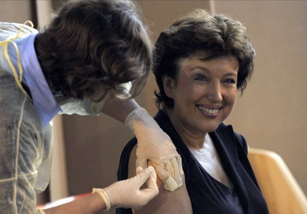 Mai 2009: la grippe A enfièvre la France - L'épidémie de grippe A qui se déclare déclenche un début de panique. La France lance alors une vaste campagne de vaccination qui se heurte à la résistance d'une partie de la population, sceptique quant au caractère inoffensif du vaccin. La ministre de la Santé, Roselyne Bachelot, se fait alors inoculer le vaccin devant les caméras pour montrer l'exemple.
