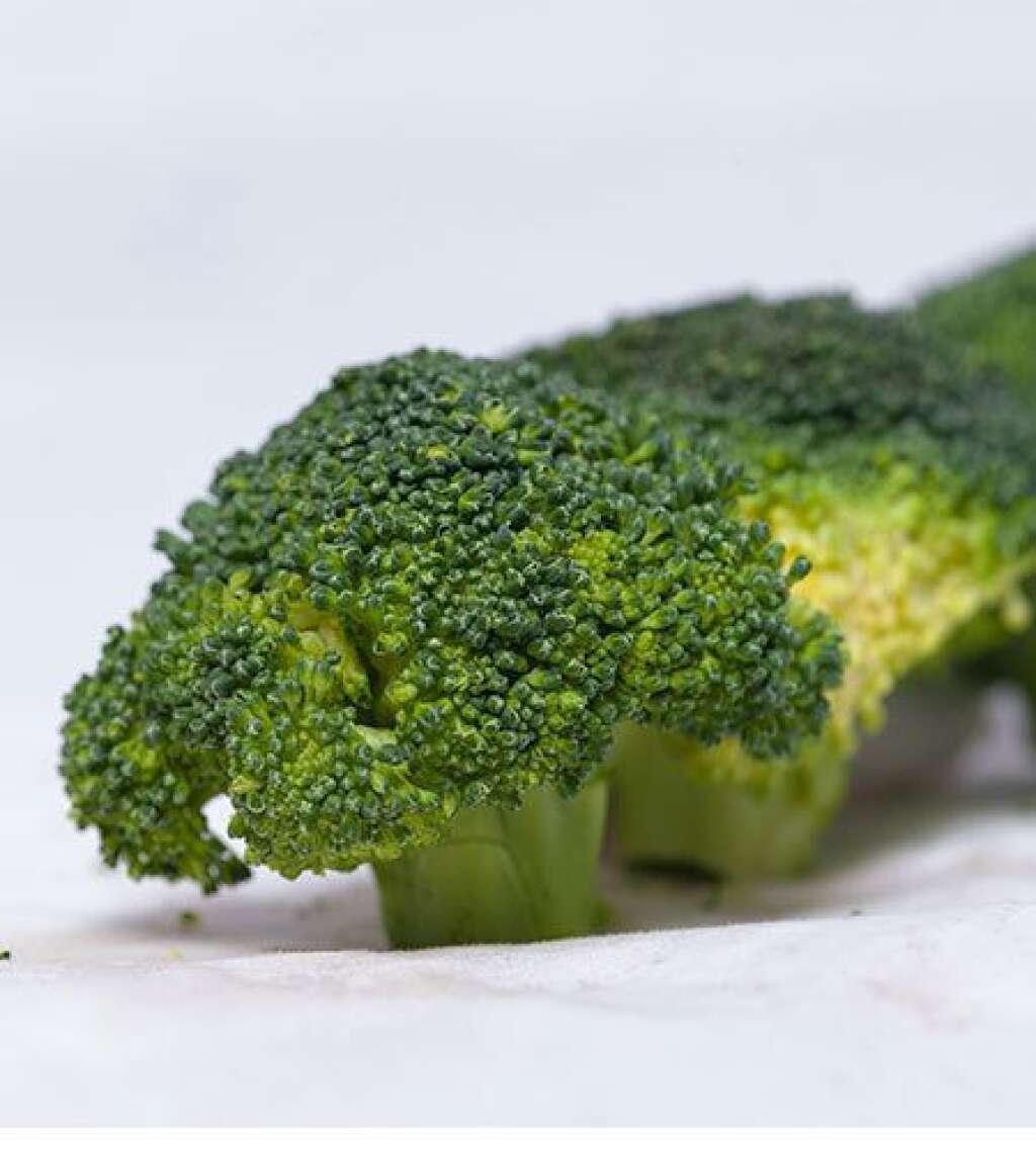 Préserver les vertus du broccoli - Un brocoli conservé sous film plastique conservera 125% d'antioxydants en plus qu'un brocoli gardé à l'air libre ou dans un emballage en papier.