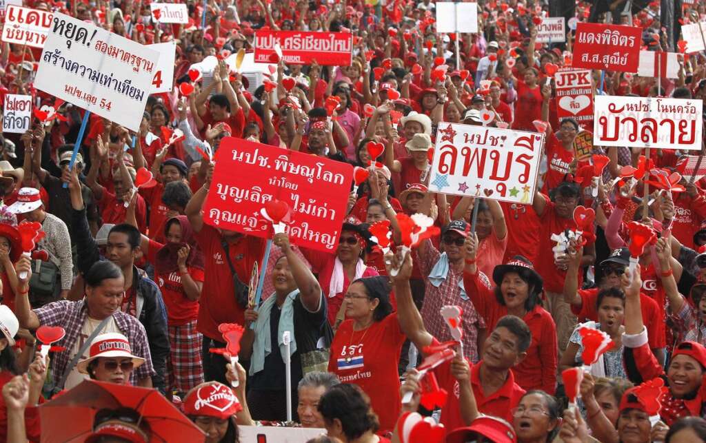 Les chemises rouges - Les "Chemises rouges" est un puissant mouvement rassemblant les pro Thaksin Shinawatra (ancien premier ministre tombé lors d'un coup d'Etat en 2006 et aujourd'hui en exil), nombreux parmi la population rurale du nord et du nord-est du pays.  <em>Photo prise le 11 mai 2014 à Bangkok.</em>