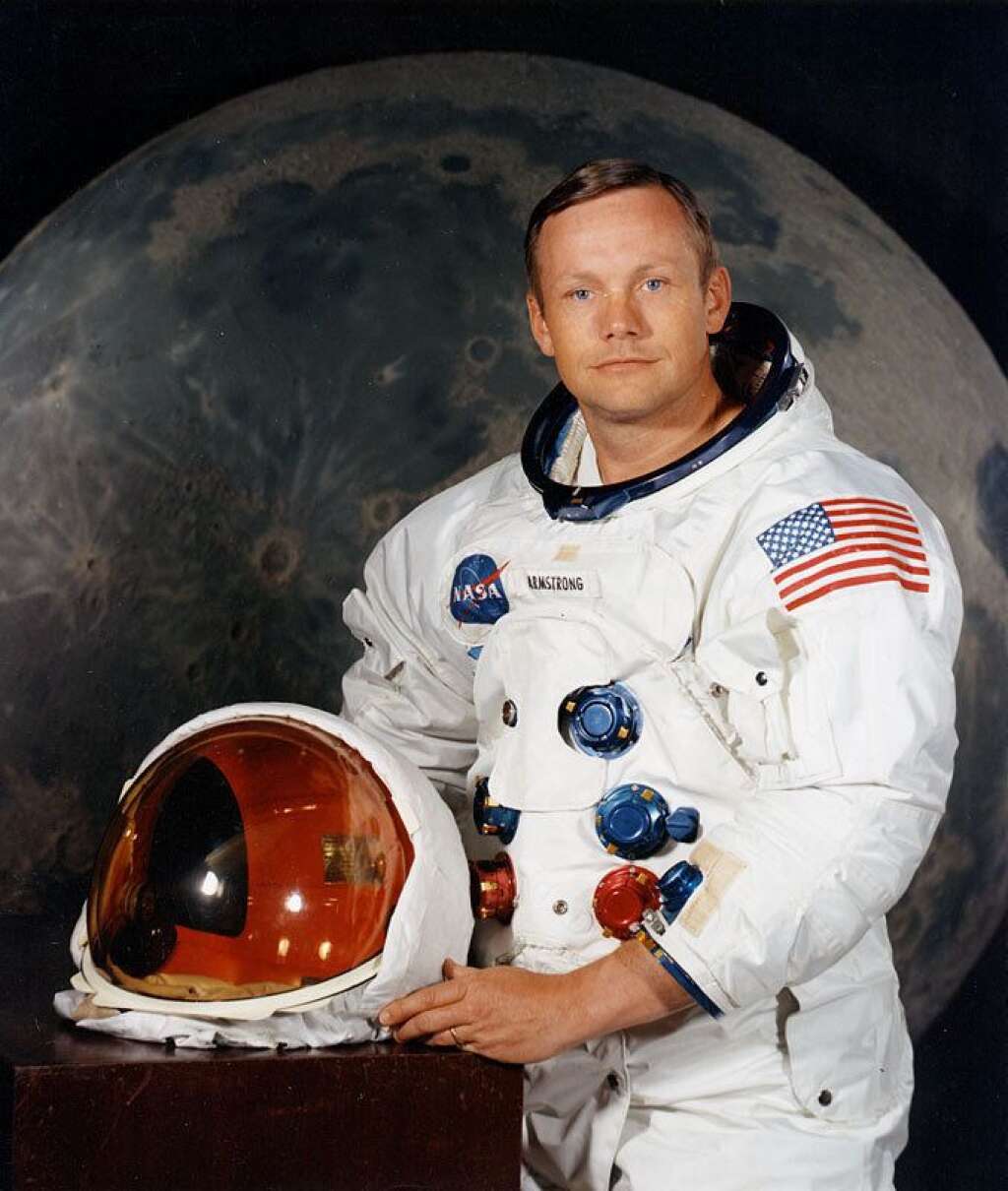 Neil Armstrong - Le premier homme à avoir marché sur la lune n'est plus. L'astronaute américain Neil Armstrong a quitté une nouvelle fois la Terre à l'âge de 82 ans. Il restera <a href="http://www.huffingtonpost.fr/2012/08/25/neil-armstrong-est-mort-a_n_1830365.html">un des "plus grands héros"</a> pour Barack Obama.