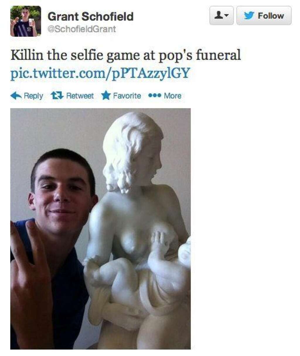 Selfies at Funerals - "Un petit selfie à l'enterrement de Papy"