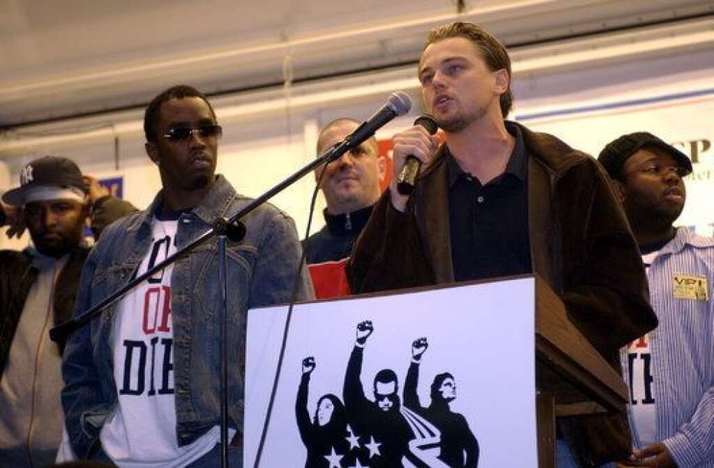 - Aux côtés de P.Diddy et d'autres artistes de hip hop, DiCaprio participe en 2004 à un événement pour pousser les jeunes à voter et à s'engager en politique.