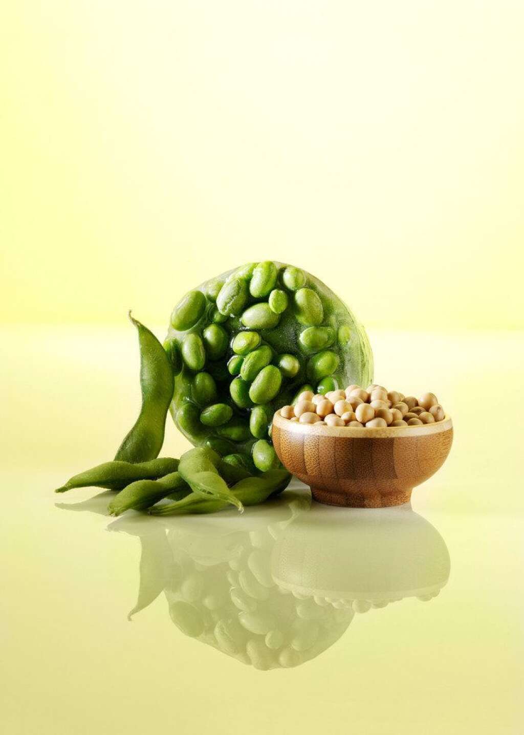 Edamame - Encore un aliment à découvrir absolument. Les fèves de soya fraîche, aussi appelées edamame, sont riches en protéines, mais contiennent aussi des phytoestrogènes, qui peuvent aider à la prévention de certains types de cancers (dont le cancer du sein).