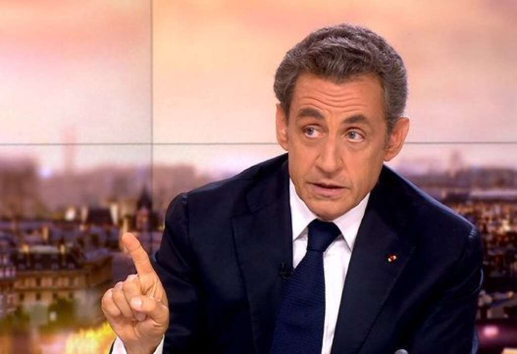 19 septembre 2014: le retour (pour du bon) de Nicolas Sarkozy - C'est <a href="http://www.huffingtonpost.fr/2014/09/18/facebook-nicolas-sarkozy-retour-ump-politique_n_5847122.html?utm_hp_ref=fr-nicolas-sarkozy" target="_blank">sur Facebook</a> que Nicolas Sarkozy a mis fin au vrai-faux suspense sur son retour à la vie politique. Candidat à la rpésidence de l'UMP, qu'il promet de transformer "de fond en comble", l'ancien président affrontera Bruno Le Maire et Hervé Mariton le 29 novembre.