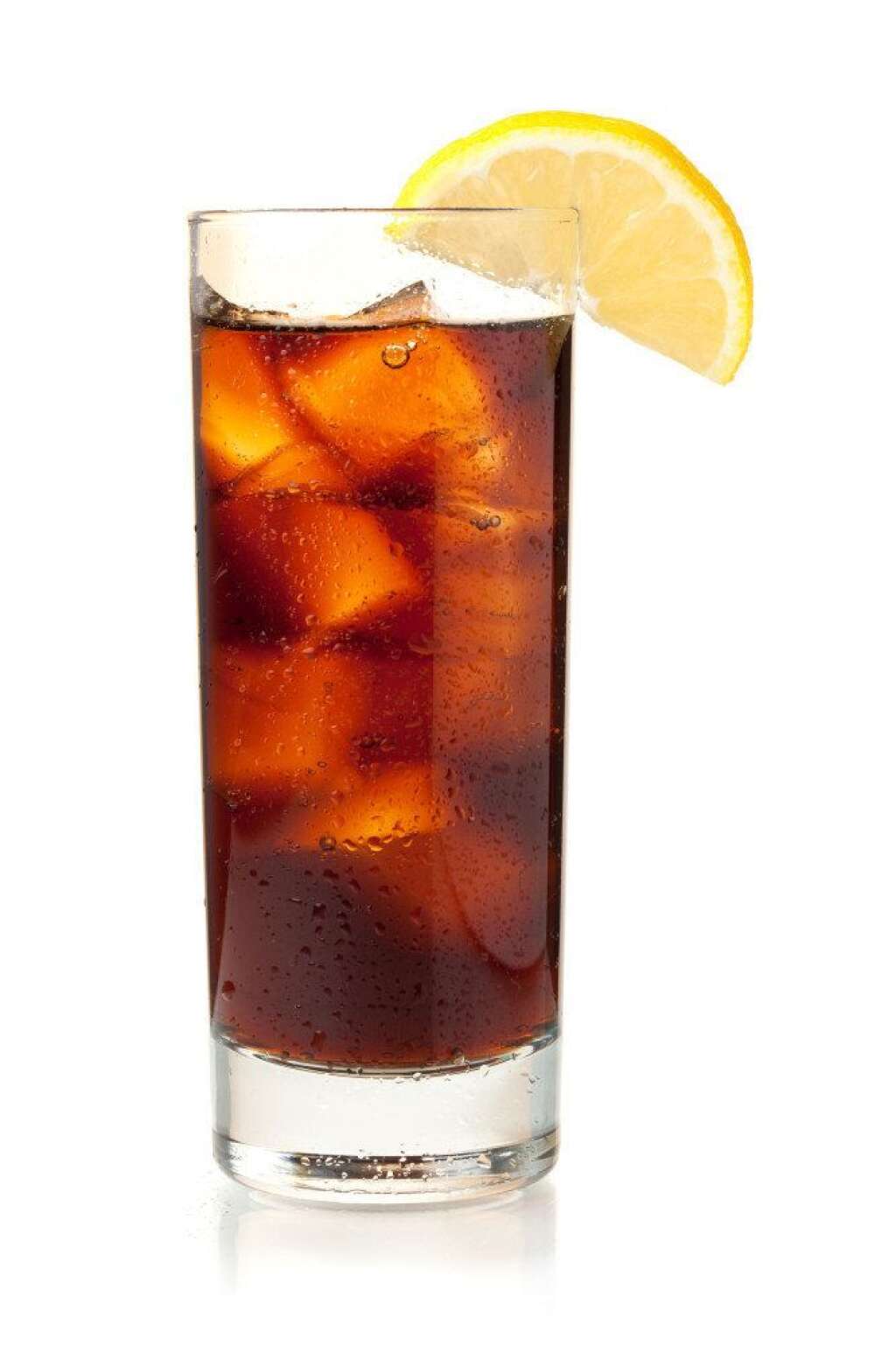 2. Rhum coca (light): 75 calories - À l'image du Gin Tonic, le Rhum coca peut être léger s'il contient une boisson gazeuse sans sucre (light): 75 calories.