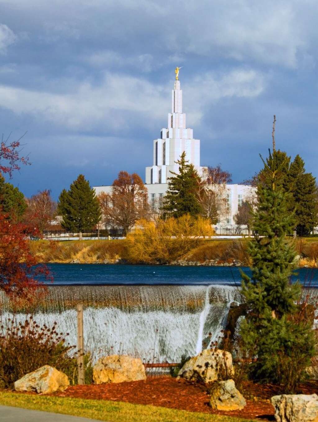 Idaho - 26,108 Mormons per 100,000 persons. <br>     Credit: Wikimedia Commons. Original photo <a href="http://upload.wikimedia.org/wikipedia/commons/b/bc/Idaho_Falls_Temple.jpg" target="_hplink">here</a>.