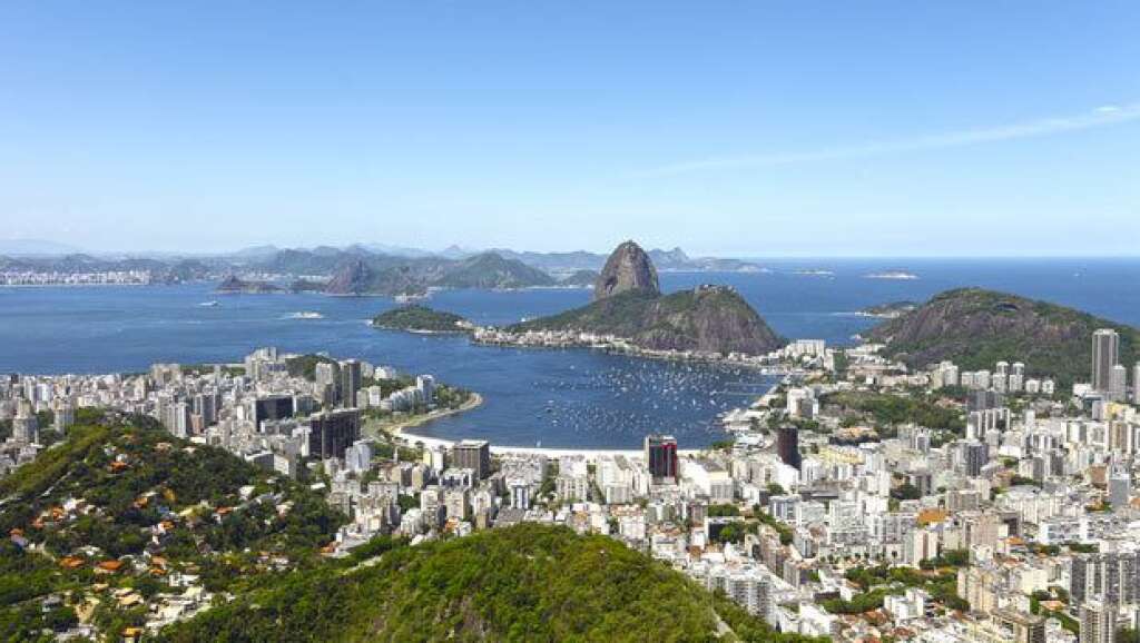6. Rio De Janeiro, Brésil - Un témoignage de votant: "La vue sur le Pain de Sucre et la baie de Guanabara est à couper le souffle, avec en prime l'impression de se poser sur un porte-avions!"