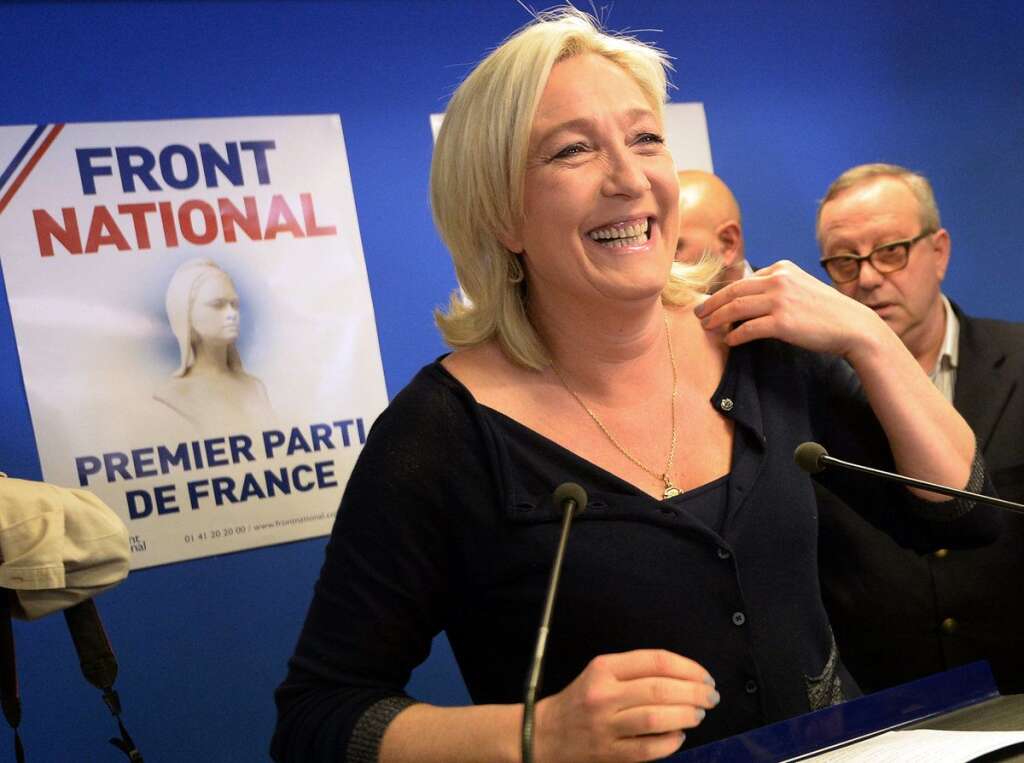 Marine Le Pen, présidente du FN - "La seule chose qui peut précipiter sa décision, c'est la batterie de casseroles qu'il a aux fesses. Evidemment, ce serait aussi la meilleure façon de se protéger car il pourrait alors se poser en victime des attaques parce qu'il serait devenu un danger pour ses adversaires. Mais la stratégie est un peu éventée."  - citée dans <a href="http://www.lefigaro.fr/politique/2014/06/05/01002-20140605ARTFIG00165-marine-le-pen-nicolas-sarkozy-est-un-homme-du-passe.php" target="_blank"><em>Le Figaro</em></a>