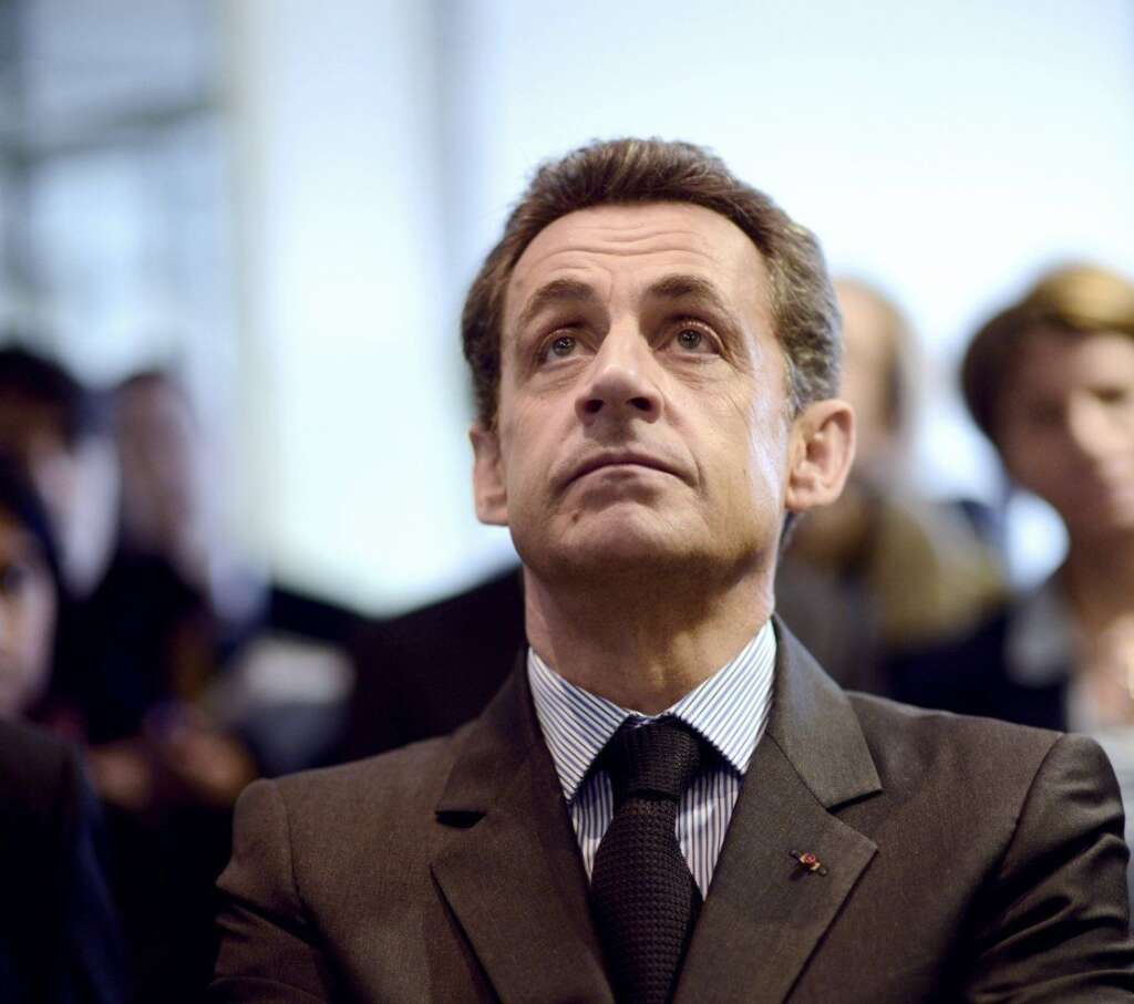 Nicolas Sarkozy (UMP) - Mis en examen le 21 mars 2013 pour "abus de faiblesse" sur la milliardaire Liliane Bettencourt dans le cadre la tentaculaire affaire Bettencourt. Cette mise en examen a abouti à un non-lieu.   Mis en examen en juillet 2014  pour "corruption active", "trafic d'influence actif" et "recel de violation du secret professionnel" dans l'affaire des écoutes. Dans l'affaire des pénalités, Nicolas Sarkozy a été placé sous le statut de témoin assisté.