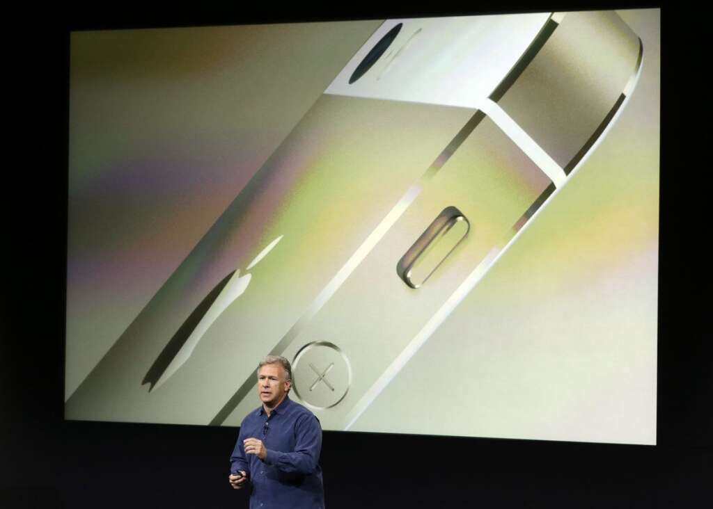 Keynote Apple - Phil Schiller, Apple's senior vice president of worldwide product marketing, speaks on stage during the introduction of the new iPhone 5s in Cupertino, Calif., Tuesday, Sept. 10, 2013. (AP Photo/Marcio Jose Sanchez)