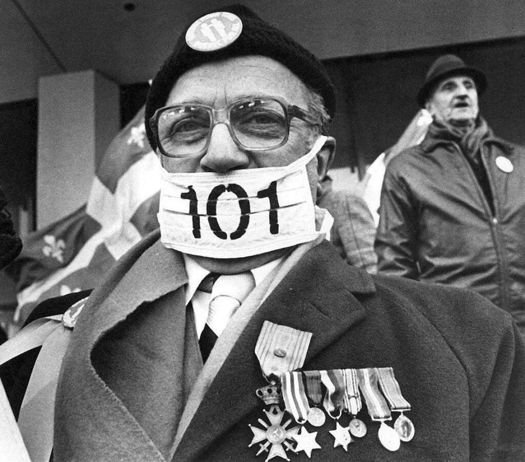 - Un vétéran de la Seconde guerre mondiale proteste contre la Loi 101.