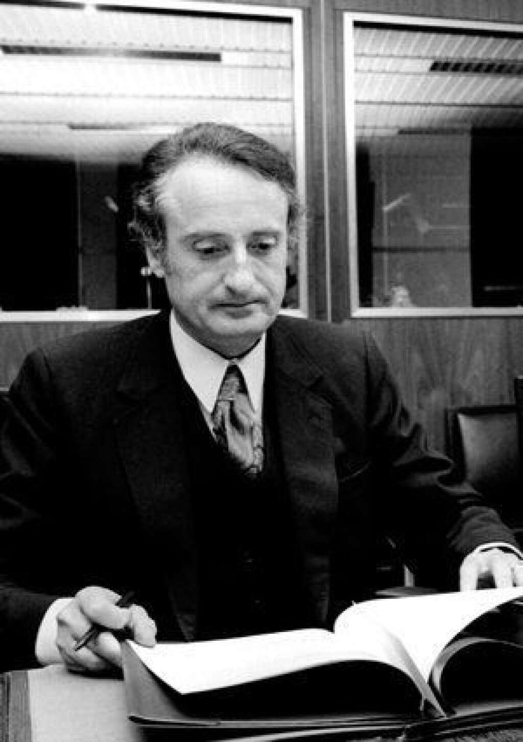 Jean-François Deniau (1967-1973) - Avant de devenir député UDF, il a occupé plusieurs postes au sein de la commission européenne: le commerce extérieur (1967-1970), les relations extérieures (1970-1972), l'élargissement et l'aide au développement (1972-1973).