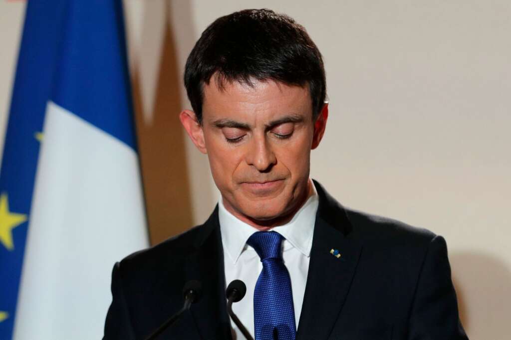 FLOP #1: Manuel Valls, le socialiste déchu - <p>L'ancien premier ministre socialiste touche le fond de notre palmarès et il y reste. Réélu de justesse aux législatives, Manuel Valls a trouvé asile au sein du groupe macroniste à l'Assemblée nationale. Mais il demeure isolé politiquement et peine à se départir de son image de "traître" du PS.</p>  <p><strong>Opinions positives:</strong> 7 (-1)<br /> <strong>Opinions négatives:</strong> 52 (-2)<br /> <strong>Score net:</strong> -45 (+1)</p>