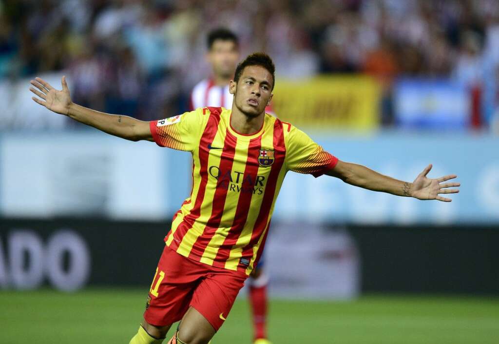 14. Neymar (2013) : 57 millions d'euros - Passé de Santos à Barcelone en 2013. Classement sans inflation: 10ème.