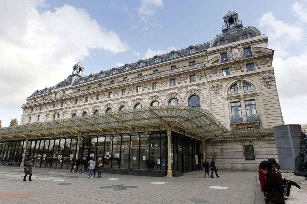 Le musée d'Orsay - Logé dans l'ancienne gare d'Orsay, le musée éponyme est voué aux arts du XIXe siècle. Inauguré le 9 décembre 1986, il doit sa transformation à la volonté de Valéry Giscard d'Estaing de reconvertir la vieille gare en temple des arts décoratifs, de la peinture et de la sculpture orientale de 1848 à 1914. Aujourd'hui, ses Manet, Courbet, Renoir et autres Monet composent l'une des plus grandes collections d'oeuvres impressionnistes au monde.