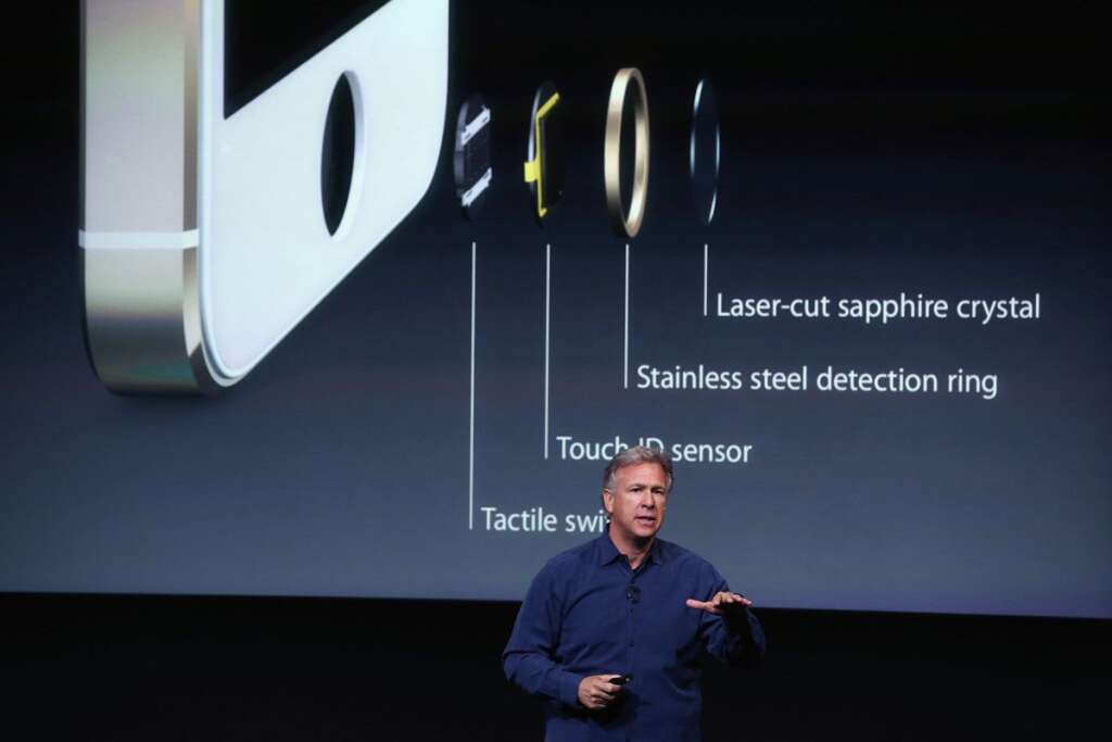 Keynote Apple - CUPERTINO, CA - SEPTEMBER 10:  Apple Senior Vice President of Worldwide Marketing Phil Schiller speaks about security features of the new iPhone 5S during an Apple product announcement at the Apple campus on September 10, 2013 in Cupertino, California. The company launched two new iPhone models that will run iOS 7. The 5C is made from a hard-coated polycarbonate and comes in five colors. The 5S features a fingerprint sensor, has an upgraded camera, and contains an A7 chip  (Photo by Justin Sullivan/Getty Images)