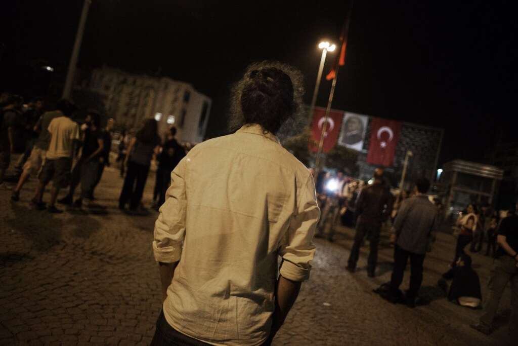 Duran Adam - Erdem Gündüz, sur la place Taksim à Istanbul le 17 juin 2013.
