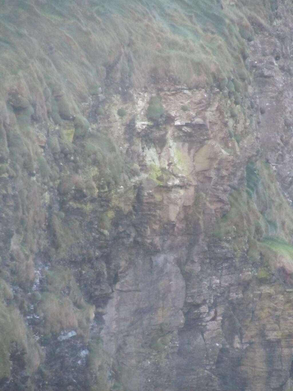 Sur une falaise en Irelande -
