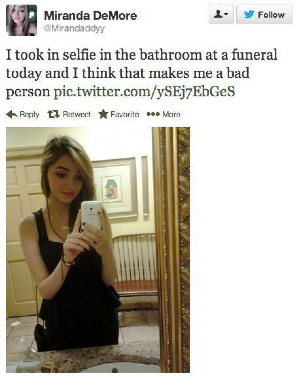 Selfies at Funerals - "Aujourd'hui j'ai pris un selfie dans les toilettes lors d'un enterrement et je pense que ça fait de moi une mauvaise personne"