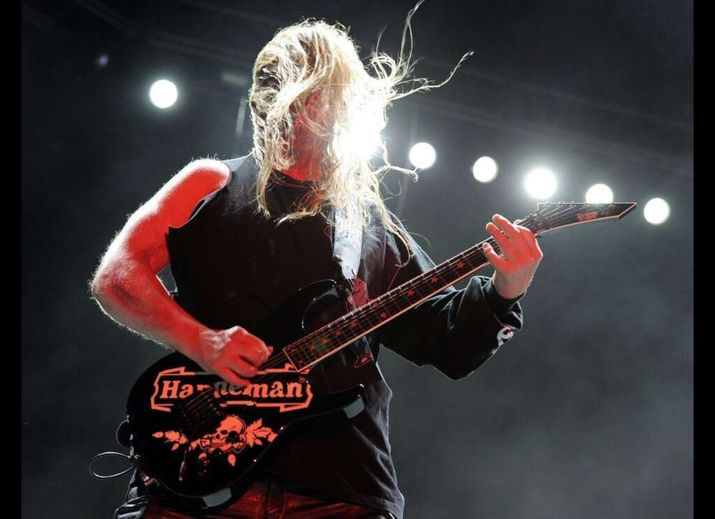 Jeff Hanneman - Jeff Hanneman, le guitariste du groupe de metal californien Slayer, est décédé d'une maladie du foie à l'âge de 49 ans. Membre fondateur, il était réputé pour ses solos endiablés.