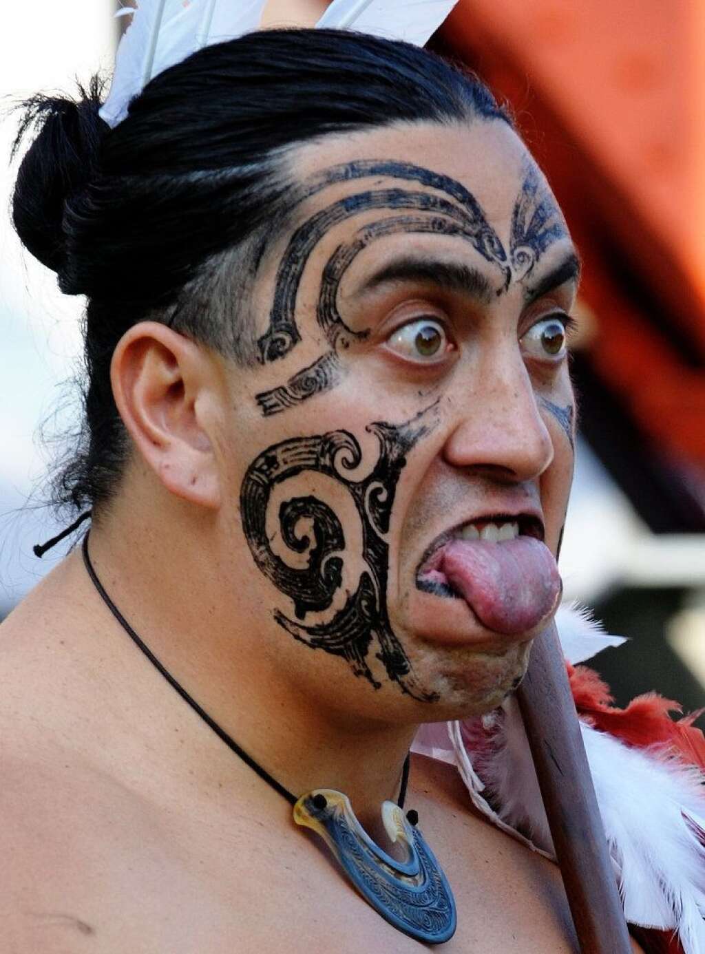 Les tatouages les plus fous - Un guerrier maori pendant le "Powhiri", une cérémonie pour accueillir les visiteurs, octobre 2009.