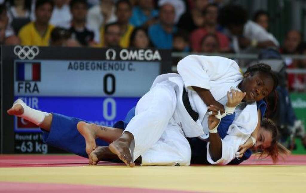 ARGENT - Clarisse Agbegnenou (judo / -63 kg) - <strong>Mardi 9 août.</strong> Championne du monde en 2014, la judoka a été battue en finale des moins de 63 kg par une immobilisation de son adversaire slovène.  <strong>» Lire notre article complet <a href="http://www.huffingtonpost.fr/2016/08/09/clarisse-agbegnenou-medaille-jeux-olympiques-rio-2016-judo_n_11409742.html" target="_blank">en cliquant ici</a></strong>