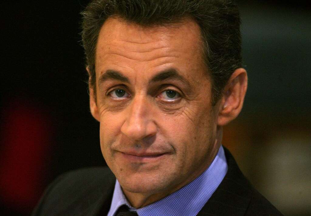 Nicolas Sarkozy, le recours fantôme - Simple "militant de la France", l'ancien président est à deux doigts de replonger, en passant par la case présidence de l'UMP. Une manière de se soustraire à la primaire ouverte que son camp a décidé pour 2016? Rntre ses soucis judiciaires et l'accueil glacial de ses propres amis, le comeback de l'homme providentiel de la droite ne sera, quoi qu'il arrive, pas de tout repos.