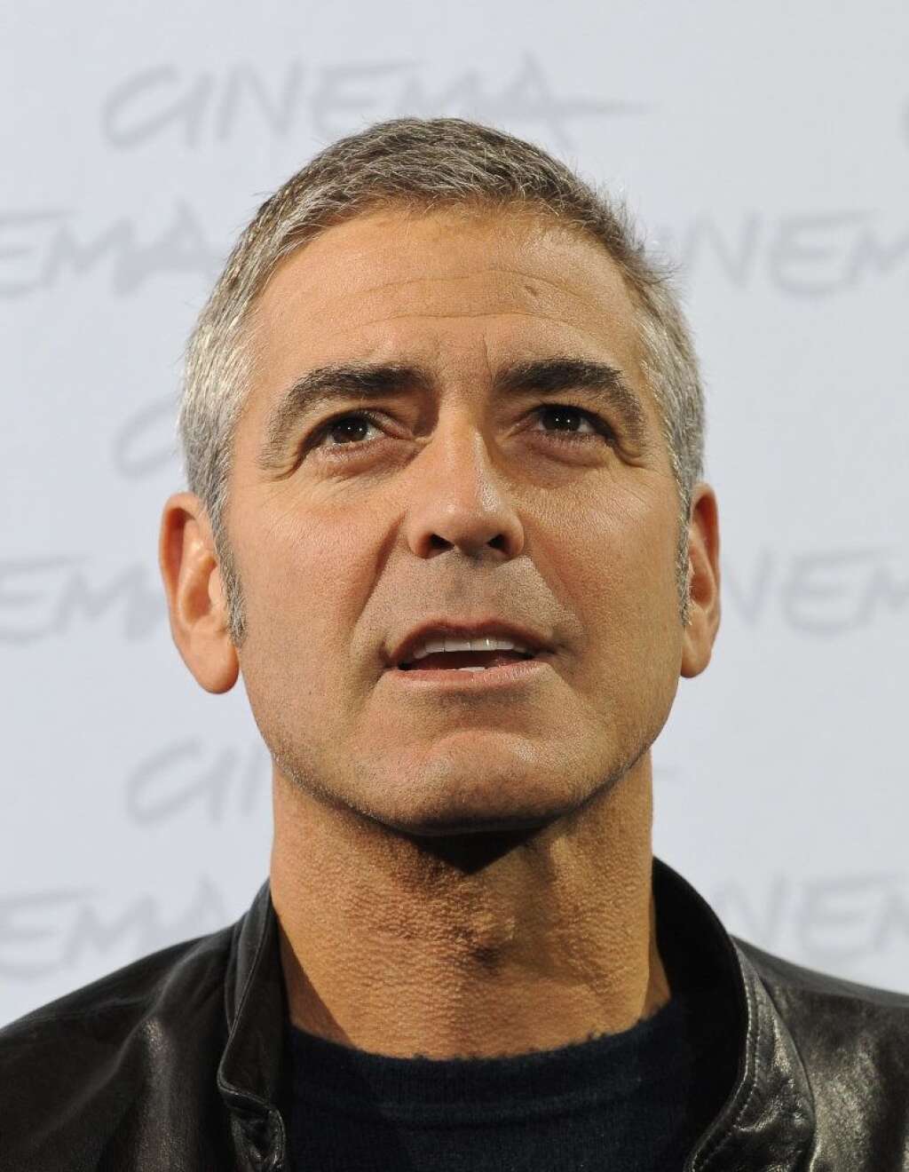 George Clooney pourrait incarner le fondateur d'Apple dans le biopic de Sony - <a href="http://www.lefigaro.fr/cinema/2011/11/21/03002-20111121ARTFIG00554-george-clooney-en-steve-jobs.php" target="_hplink">Clooney serait d'ailleurs en compétition avec Noah Wyle pour le rôle. </a>