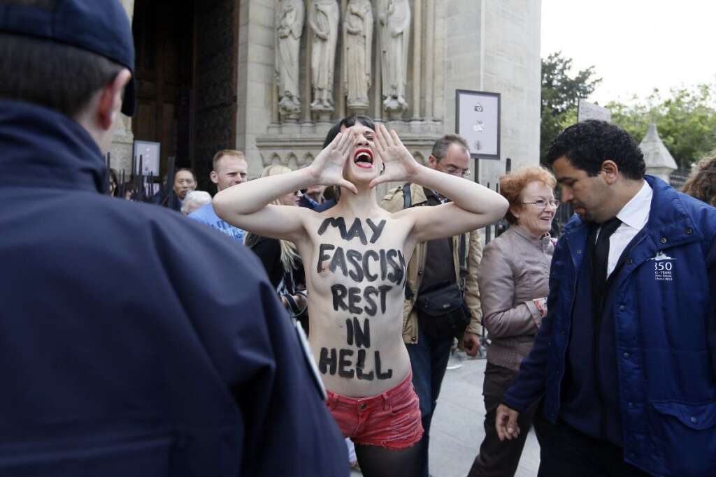 Les Femen à Notre-Dame -