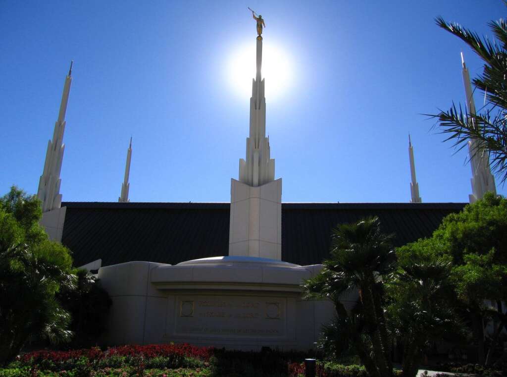 Nevada - 6,486 Mormons per 100,000 persons. <br>    Credit: Wikimedia Commons. Original photo <a href="http://upload.wikimedia.org/wikipedia/commons/4/4b/Las_Vegas_Temple_1.jpg" target="_hplink">here</a>.