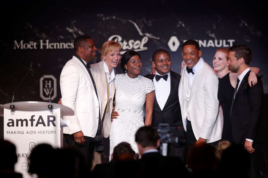 amfAR 2017 - <p>Certains des membres du jury du Festival de Cannes dont Uma Thurman Jessica Chastain et Will Smith. Ils sont entourés de Chris Tucker et Tobey Maguire.</p>
