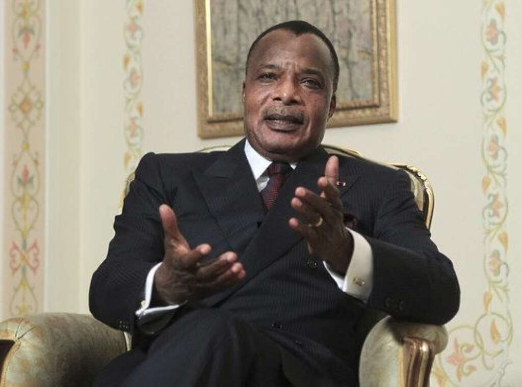 Denis Sassous Nguesso - Congo-Brazzaville - Comme RDC, la réforme de la constitution est un sujet très sensible au Congo-Brazzaville où les prochaines élections présidentielles auront lieu en 2016.   Or, Denis Sassous Nguesso, actuel chef de l'Etat, ne peut se représenter puisqu'il a déjà effectué deux mandats. A moins que d'ici 2016, la loi fondamentale soit amendée. Alors que le débat entre partisans et opposants de cette révision, Denis Sassous Nguesso <a href="http://www.rfi.fr/emission/20140802-denis-sassou-guesso-afrique-peut-connaitre-une-marche-avant/" target="_blank">ne s'est pas encore clairement prononcé</a> sur la question.  <em>Photo: Denis Sassous Nguesso, le 13 novembre 2012</em>