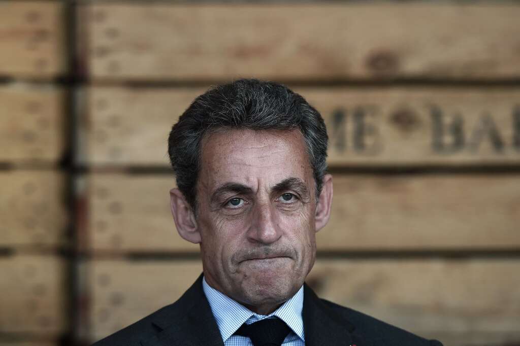 FLOP #5: Nicolas Sarkozy, la chute finale - <p>Sèchement défait à la primaire de la droite et du centre et retiré de la vie politique (pour du bon?), l'ancien président de la République remonte lentement la pente. Pour la première fois, cinq personnalités de droite ou d'extrême droite trustent les cinq dernières places de notre Flop5. </p>  <p><strong>Opinions positives:</strong> 18<br /> <strong>Opinions négatives:</strong> -54<br /> <strong>Score net:</strong> -37</p>