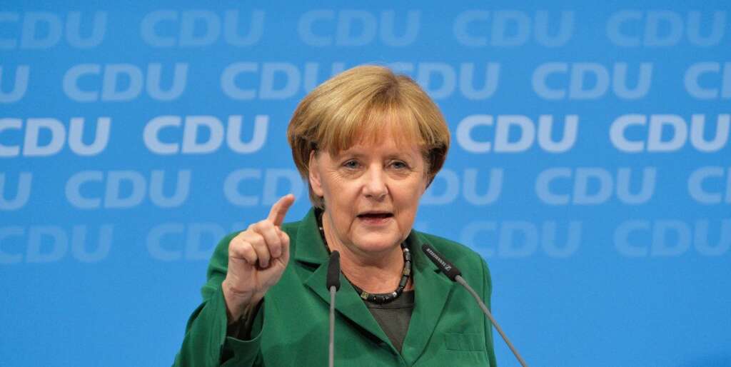 La conservatrice Angela Merkel (CDU-CSU) - La chancelière sortante, élue en 2005 et réélue en 2009, bénéficie d'une grande popularité la grande favorite de cette élection. Malgré la crise et son bilan social controversé, elle a su garder sa popularité et la confiance de la majorité des Allemands. Sociaux-démocrates ou libéraux, l'incertitude se porte en revanche sur les alliés avec lesquels elle sera amenée à gouverner l'Allemagne pour les quatre prochaines années.