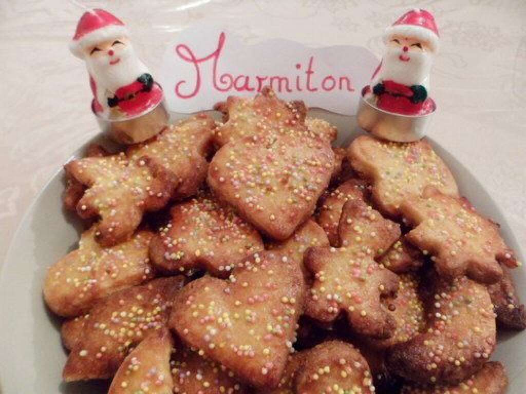 Couques de Noël (délicieux biscuits vanillés) - <a href="http://www.marmiton.org/recettes/recette_couques-de-noel-delicieux-biscuits-vanilles_44137.aspx">Voir la recette sur Marmiton.</a>