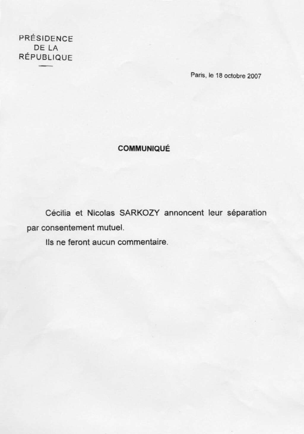 Octobre 2007: le divorce - Mettant fin aux rumeurs de disputes, Nicolas et Cécilia Sarkozy annoncent leur divorce par communiqué le 18 octobre 2007. L'ex-Première dame quitte la France pour les Etats-Unis. Pour la première fois sous la Ve République, l'hôte de l'Elysée est célibataire.