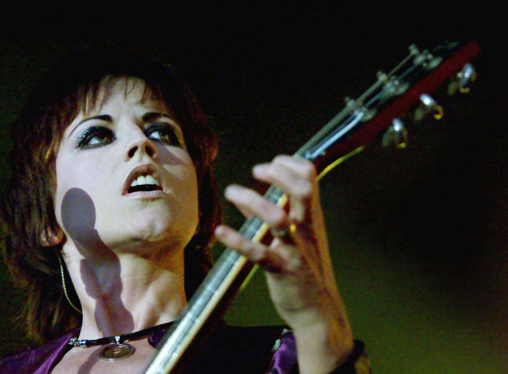 15 janvier - Dolores O'Riordan - <p>La chanteuse du groupe de rock irlandais The Cranberries est décédée à Londres à l'âge de 46 ans.</p>  <p><strong>» Lire notre article complet <a href="https://www.huffingtonpost.fr/2018/09/06/dorlores-oriordan-la-chanteuse-des-cranberries-est-morte-par-noyade-liee-a-lalcool_a_23519021/">en cliquant ici</a></strong></p>