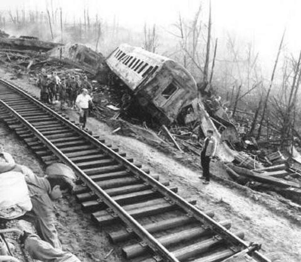 4 juin 1988 en URSS - Près d'une centaine de morts et plus de 200 blessés dans l'explosion de wagons transportant des explosifs à Arzamas, à 500 km à l'est de Moscou.
