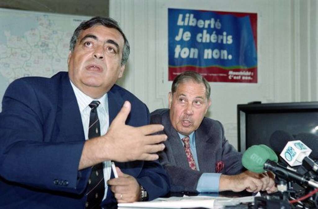 1992: Le noniste de Maastricht - Avec Philippe Séguin, il a été l'un des plus grands opposants au traité de Maastricht qui, en 1992, augmentait l'intégration européenne. Deux ans plus tôt, il avait tenté -en vain- de prendre la tête du RPR face au duo Chirac-Juppé.