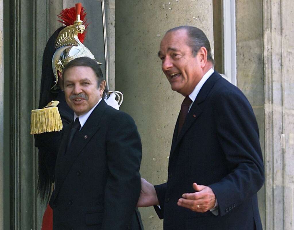 Abdelaziz Bouteflika, fraîchement élu, vient en France en 2000 - 14-17 juin 2000: Visite d'État en France du président Abdelaziz Bouteflika, à la tête de l'Algérie depuis avril 1999. Lors de cette visite, les deux Présidents se sont mis d'accord sur le lancement d’un commun accord d’un processus global de refondation et de restructuration des relations bilatérales basées sur le principe de l’équilibre et de l’intérêt mutuel.