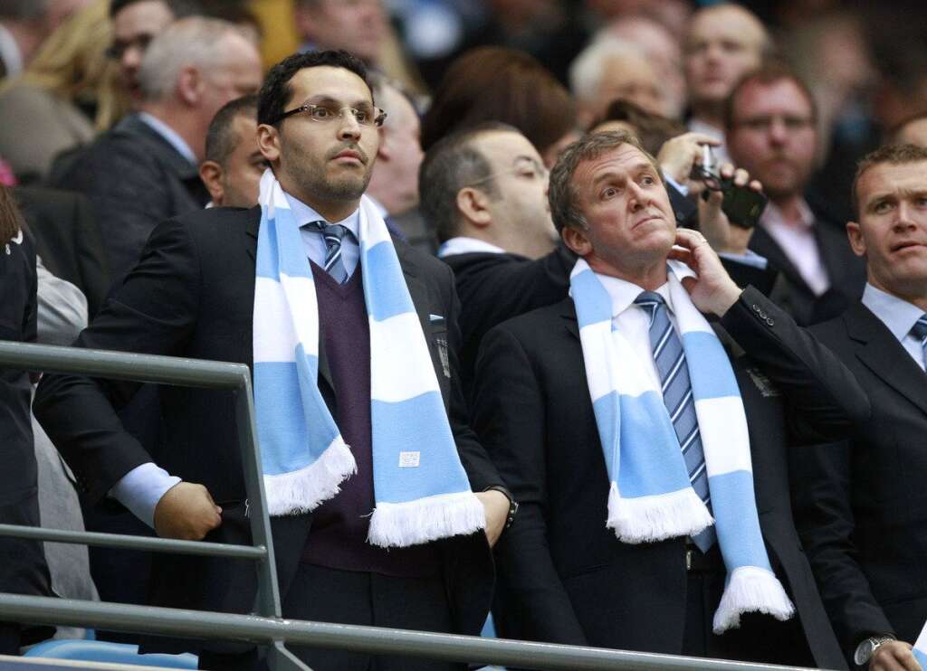 Manchester City (Angleterre) - L'homme d'affaires émirati Khaldoom Al-Mubarak prend la tête du club en 2008.