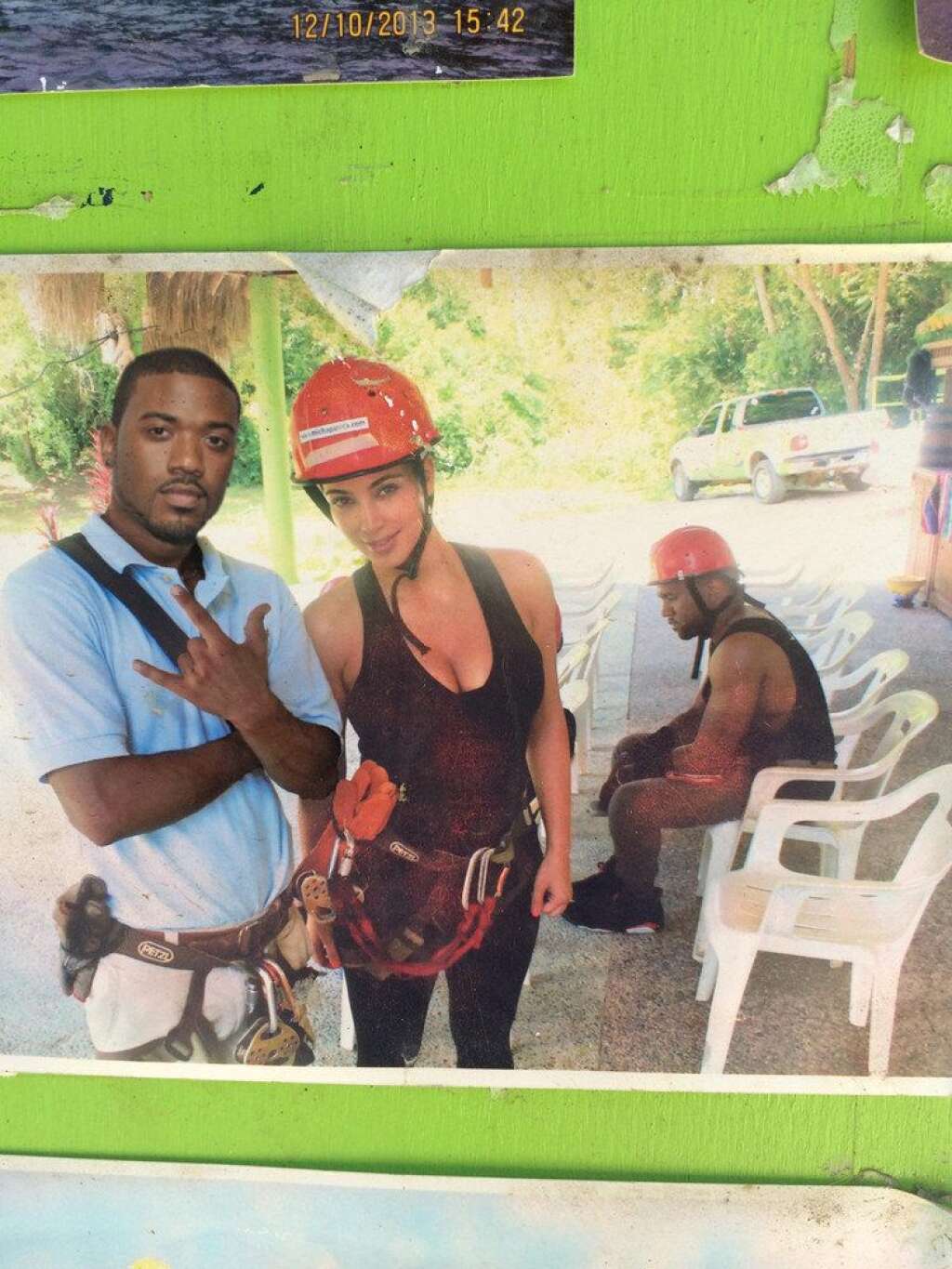 Kanye triste de voir Ray-J - Ray-J ou le petit frère de Brandy, lui aussi chanteur de R&B mais plus connu pour avoir tourné une sextape avec Kim Kardashian en 2007...