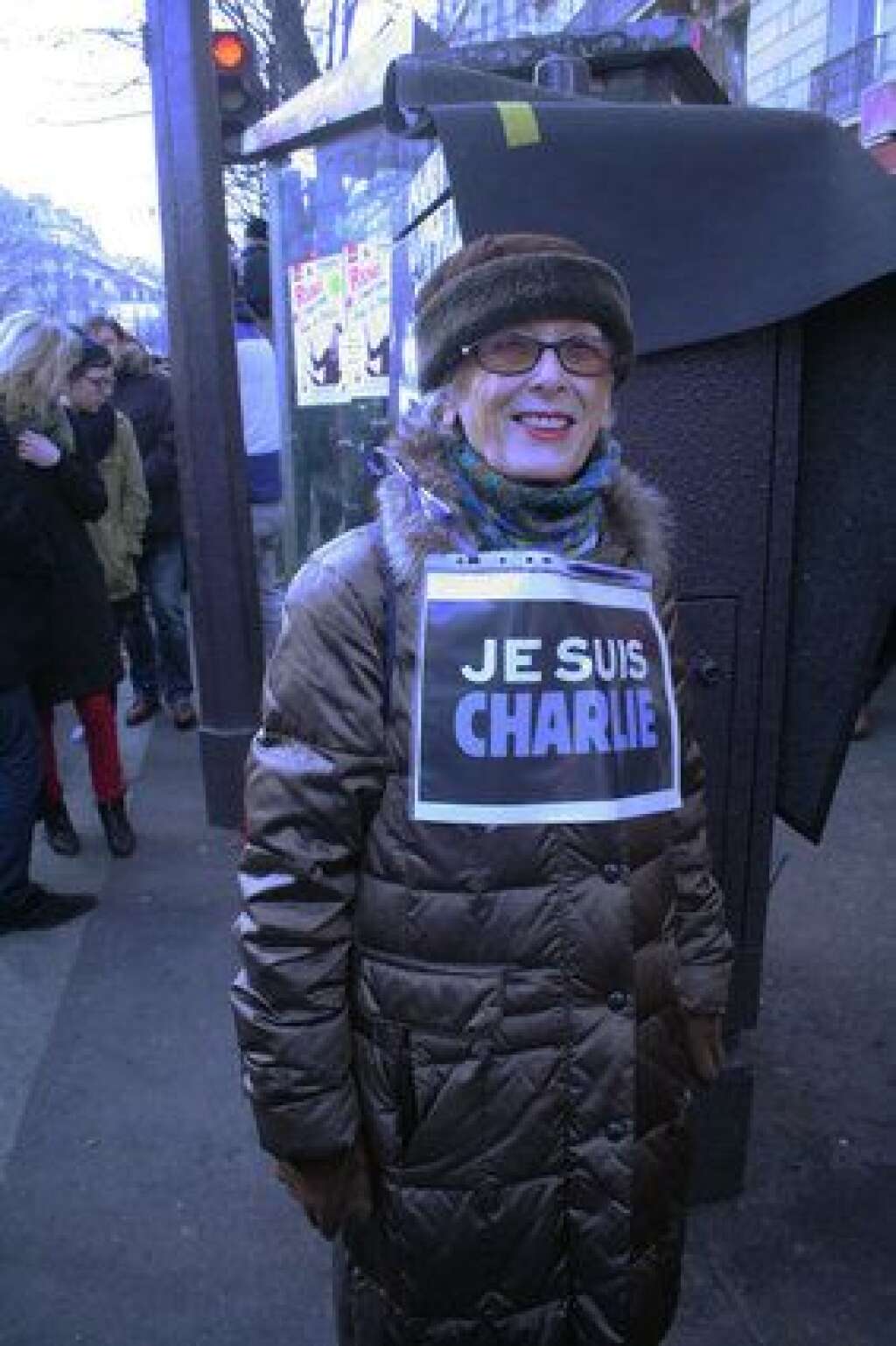 Ils sont Charlie - Colette, 76 ans, retraitée:  "je suis là aujourd'hui parce que c'est indispensable d'être là. Pour la liberté d'expression, la liberté du culte et la possibilité d'être en paix".