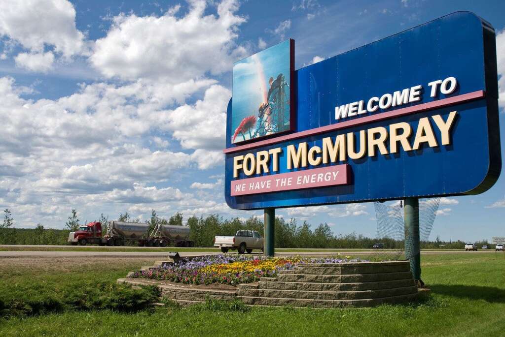 - Peuplé de 61 000 habitants, Fort McMurray est est une des villes avec la croissance la plus rapide du pays.