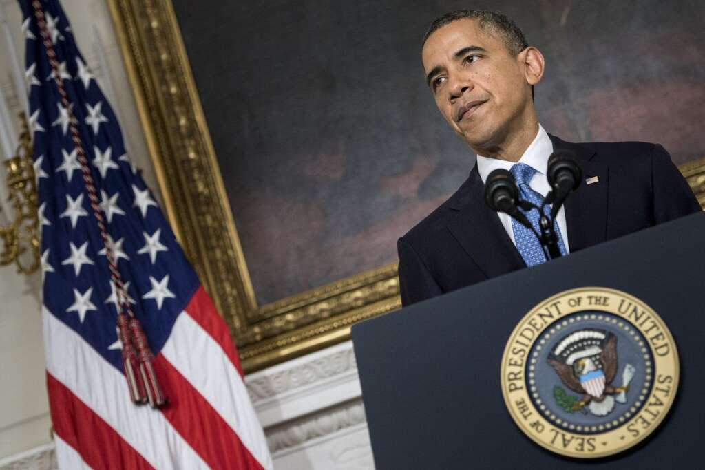 Barack Obama - Le président des États-Unis a qualifié de "première étape importante" cet accord intérimaire, tout en soulignant que d'"énormes difficultés" persistaient dans ce dossier.  Cet accord "barre le chemin le plus évident" vers une bombe atomique iranienne.  "Pour la première fois en presque une décennie, nous avons arrêté les progrès du programme nucléaire iranien, et des volets cruciaux du programme seront annulés", a-t-il déclaré.